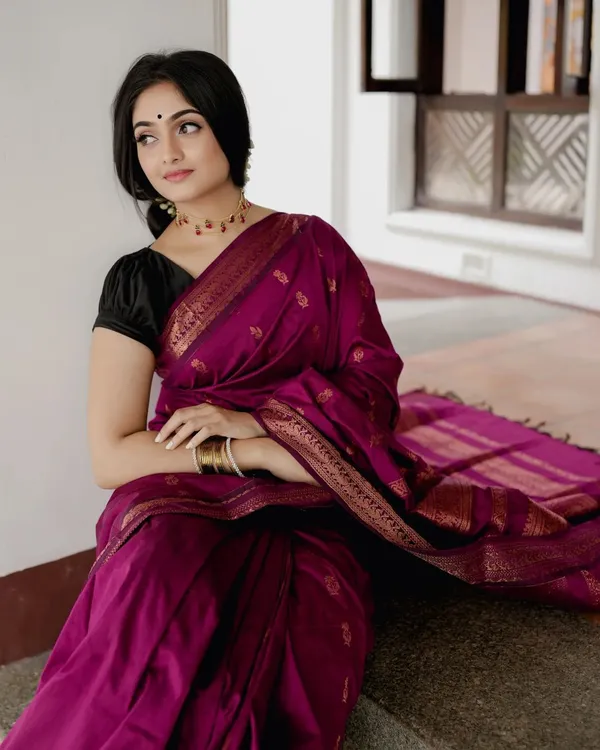 Purple_Woven_Banarasi_Jacquard_Saree_(Purple)